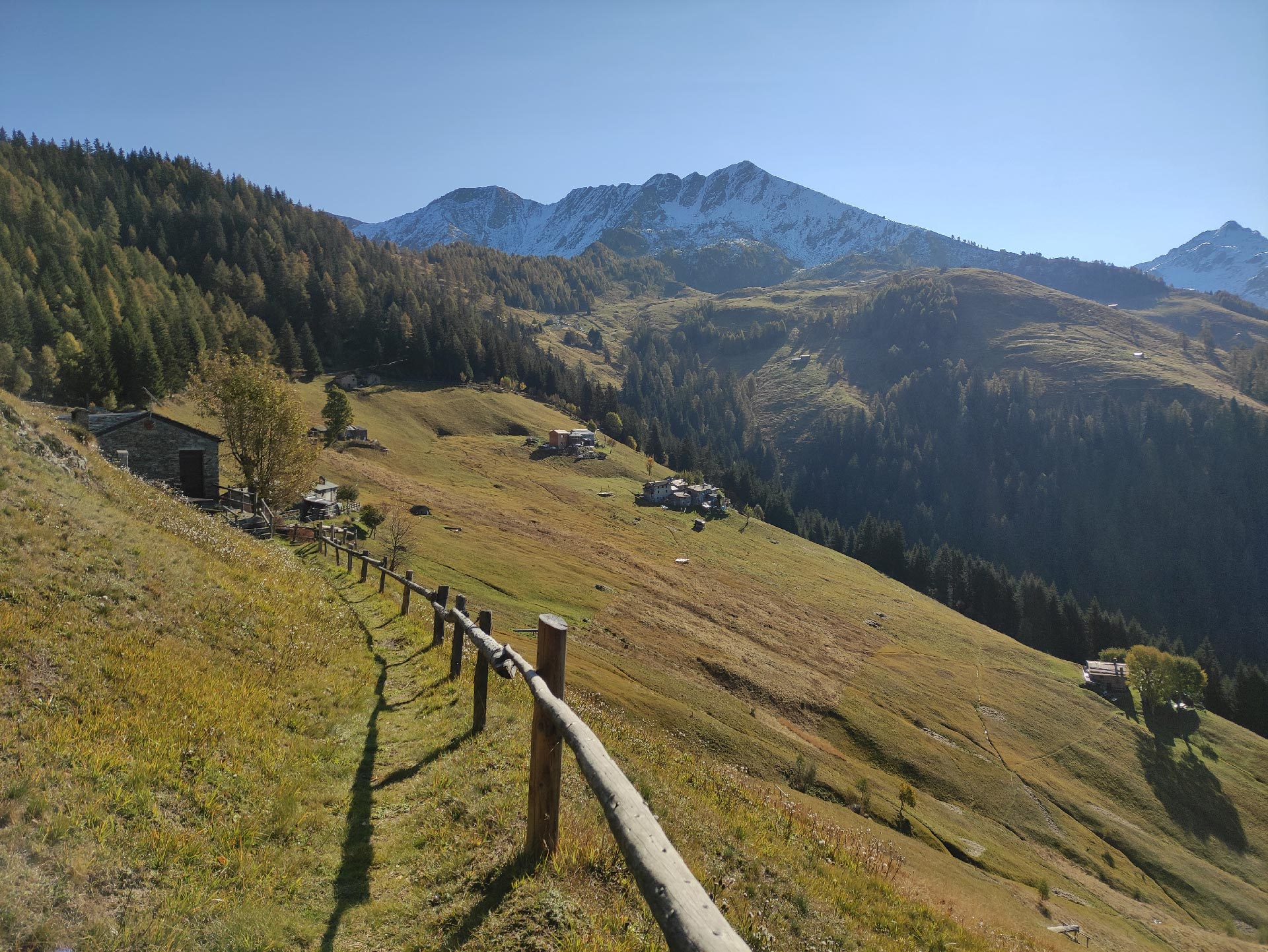 Panorama verso rifugio Alpe Piazza (montagne-alpeggio), Valle del Bitto, Lombardia