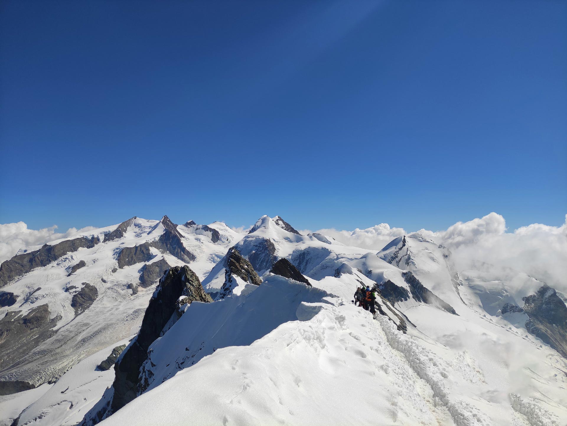 Le vette del Gruppo del Monte Rosa viste dalla cima del Breithorn Centrale, Cervinia, Valle d'Aosta
