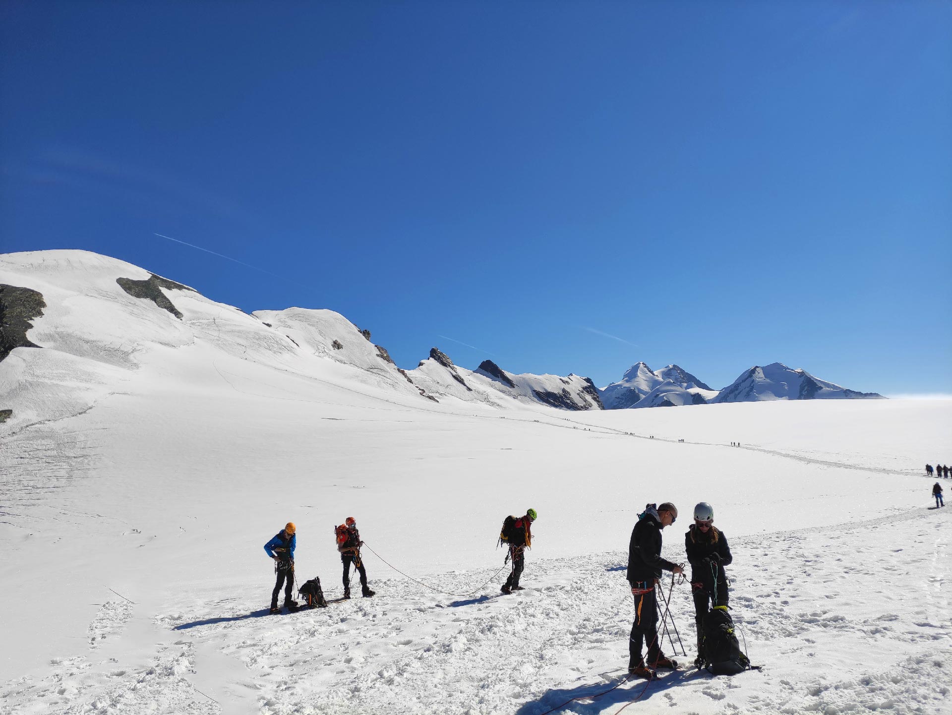 L'immensa distesa di neve ai piedi del Monte Breithorn, Cervinia, Valle d'Aosta