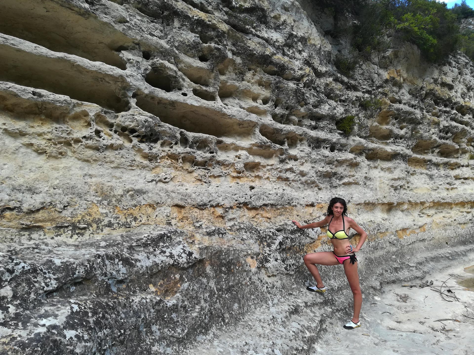 Riserva naturale di Cavagrande del Cassibile: particolare di una parete rocciosa, Siracusa, Sicilia