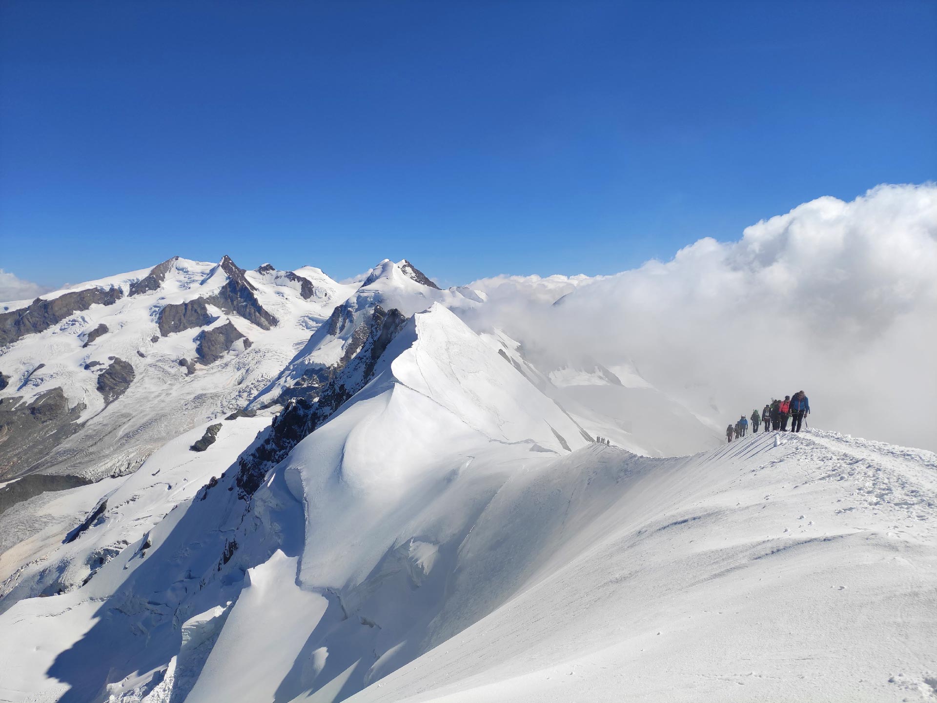 La lunga cresta che collega il Monte Breithorn Centrale con l'Occidentale, Cervinia, Valle d'Aosta