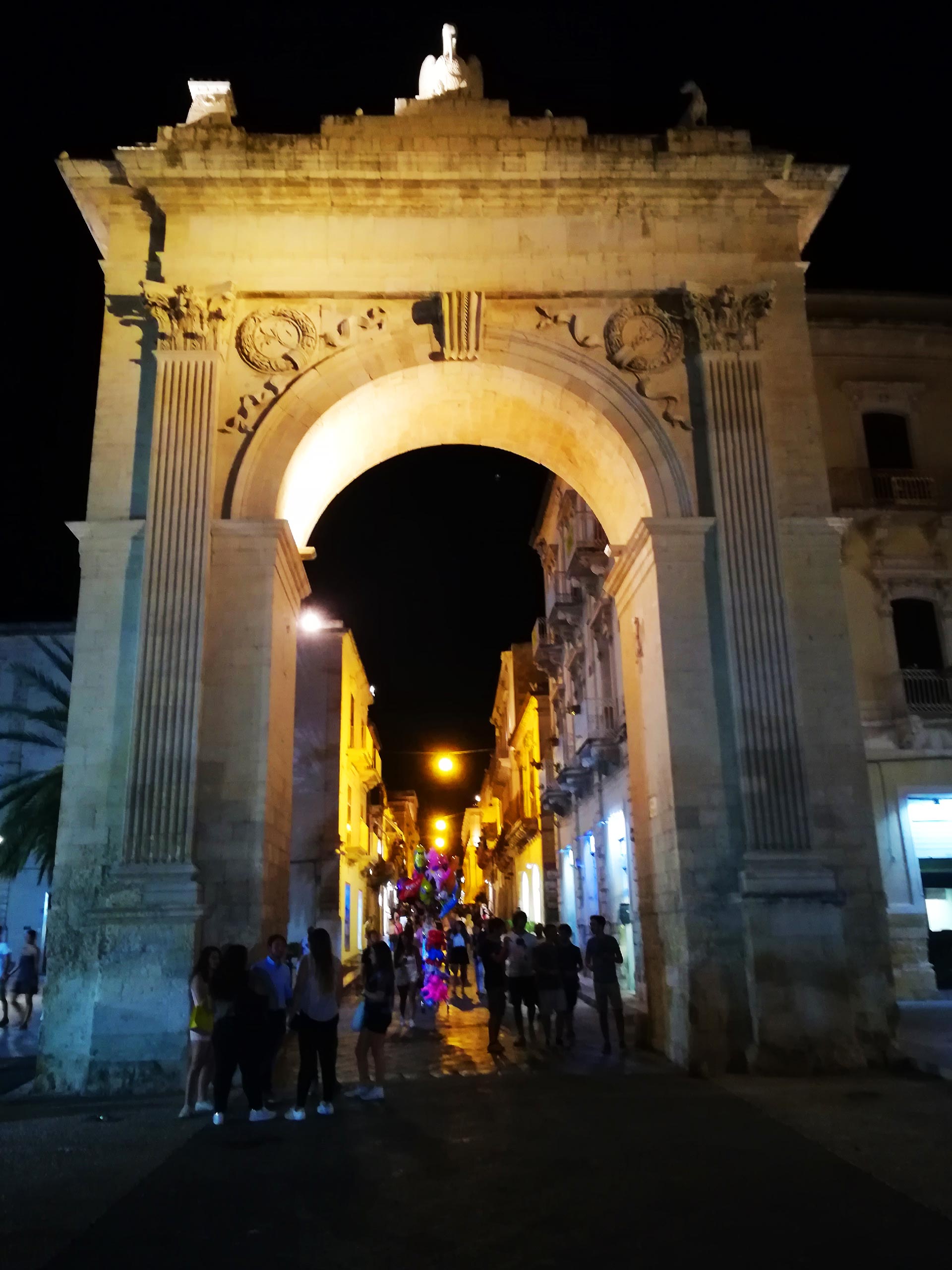 la Porta reale, simbolo dell'ingresso alla città di Noto